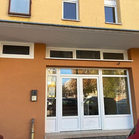 Centrum Apartman Kaposvár エクステリア 写真